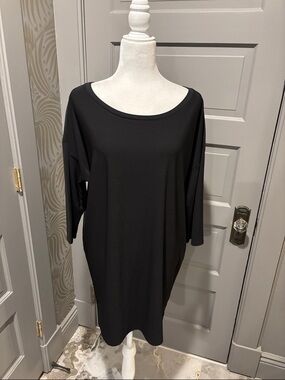 Leith Black Scoop Neck Tunic Top
